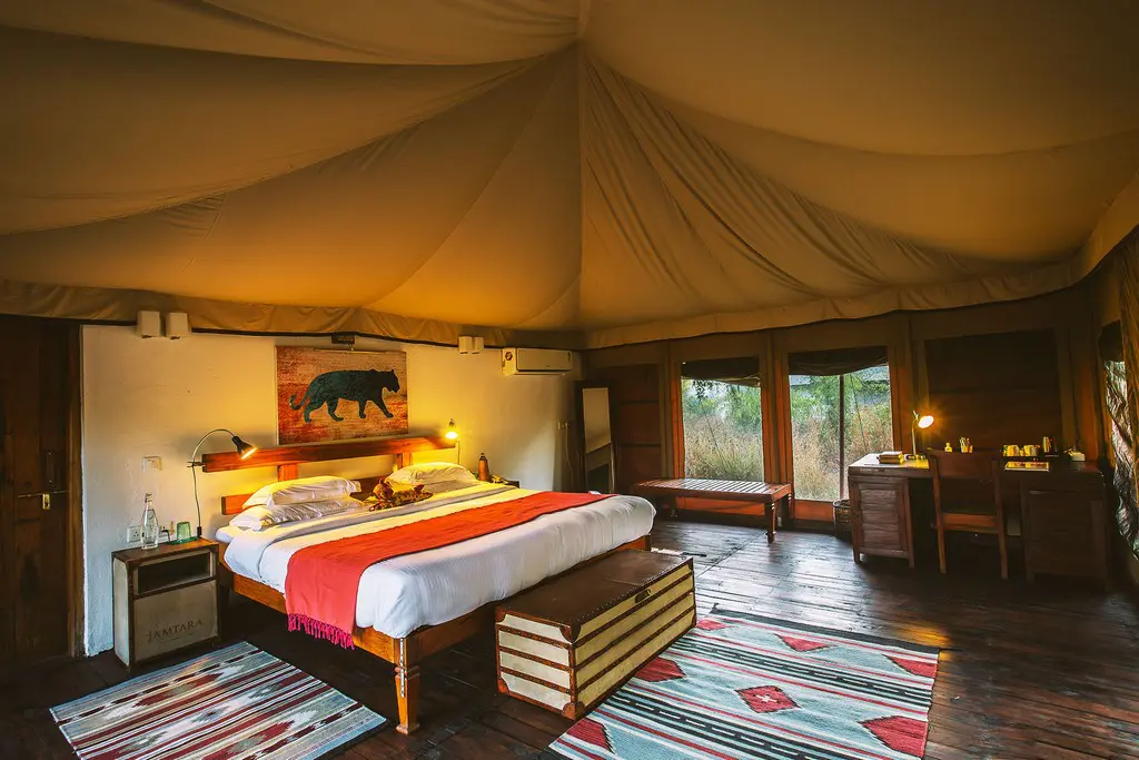 luxury-wildlife-safari-lodge-room